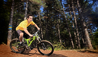 Mountainbiken in de bossen